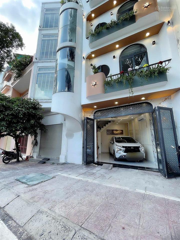 Chỉ 9 tỷ 950 mặt tiền trường sa view đẹp nhà mới 5 tầng ngang 4,48m