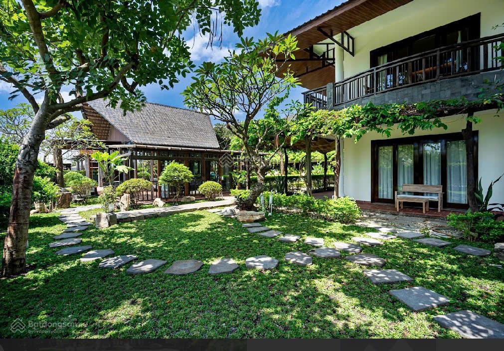 Giảm 10tỷ bán bt compound nguyễn văn hưởng, thảo điền. 300m2 sân vườn, hồ bơi hđt 120triệu 99tỷ