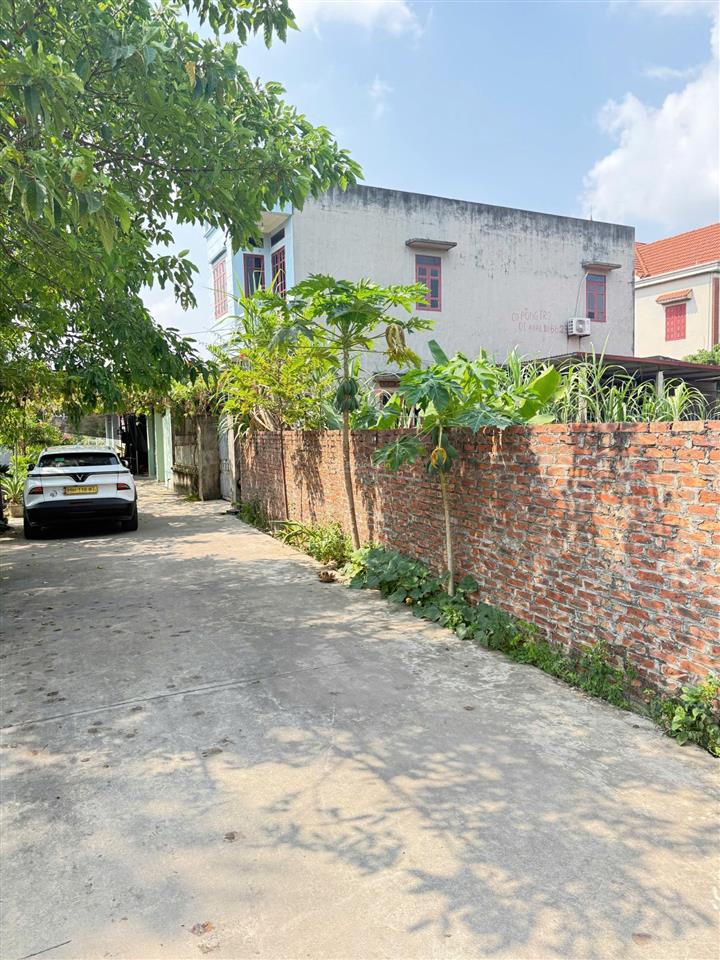 Lô đất đáp ứng mọi nhu cầu khách. 150m2 mt 8m. đường xe công ten nơ. tại tân dĩnh, bg. giá 2,1 tỷ