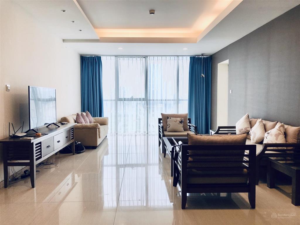 Gia đình em bán căn 117m2 3n2wc full nội thất tầng trung có ban công và sổ giá 8,5 tỉ ở thăng long