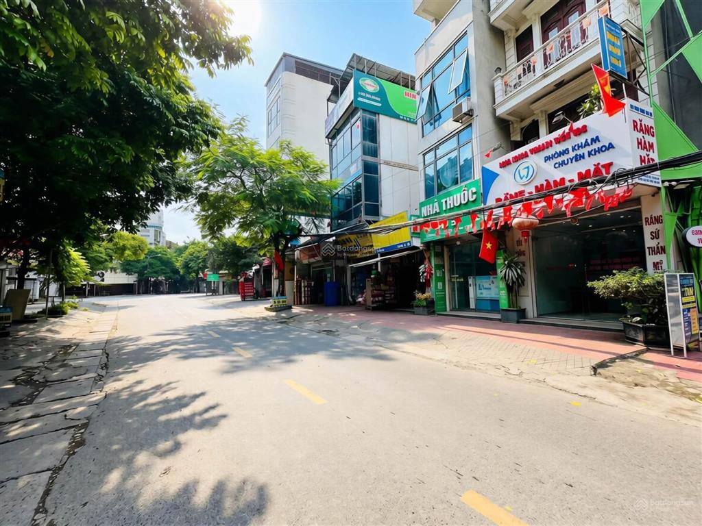 Bán nhà mặt phố phú diễn, ô tô khách tránh nhau ,vỉa hè +kinh doanh