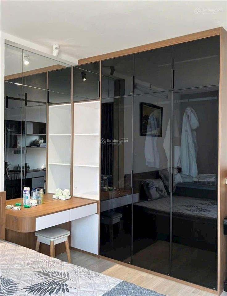 Chính chủ bán căn hộ one 18 298 ngọc lâm tầng trung 2 ngủ, 2 wc full nội thất giá 7.4 tỷ