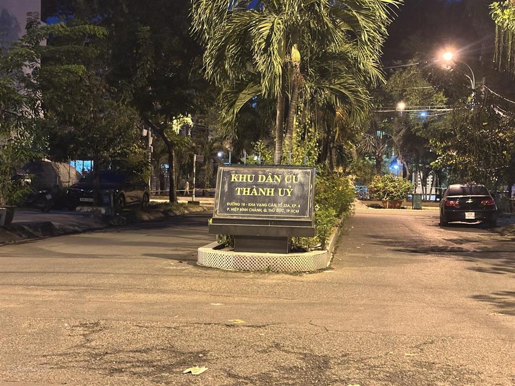 1 lô đối diện công viên trong kdc thành uỷ đường số 18, phường hiệp bình chánh dt 70m2, nhỉnh 7 tỷ.