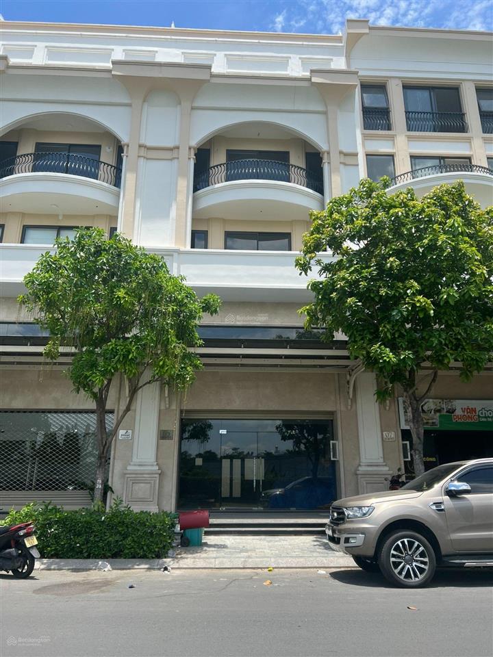 Bán nhà góc ngã tư đường 32 & đinh thị thi vị trí vàng trung tâm khu đô thị vạn phúc city