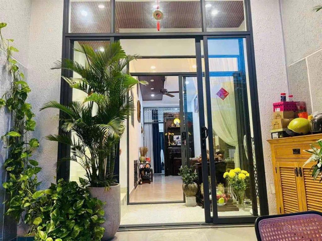 Cần bán nhanh căn nhà 3 tầng mặt tiền đường kinh doanh, phường trường thọ thủ đức. giá chỉ 8.8 tỷ.