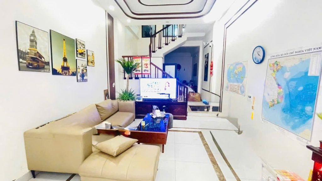 Bán nhà 3 tầng ngõ đường Điện Biên Phủ, ph Cẩm Thượng, TP HD, 44.4m2, 3 ngủ, 2 vs, 2.4x tỷ