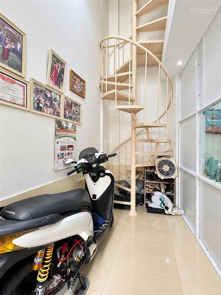 32m2 3,6tỷ nhà 4 tầng ngay chợ tân bình dòng tiền thơm 20tr/tháng