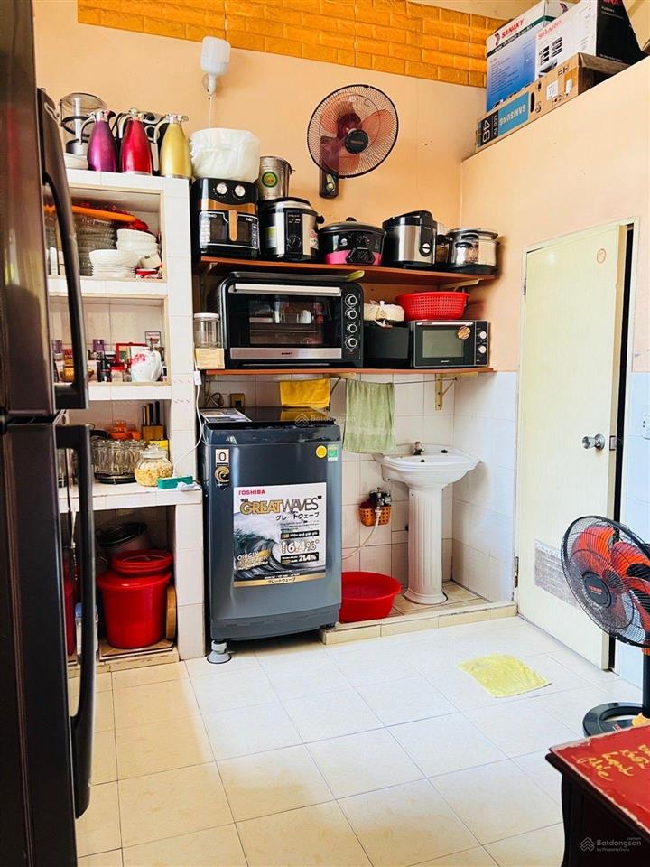 Bán gấp nhà 3 tầng, huỳnh tấn phát nhà bè, 4 phòng ngủ, kế chợ, vài bước ra mặt tiền, sổ riêng