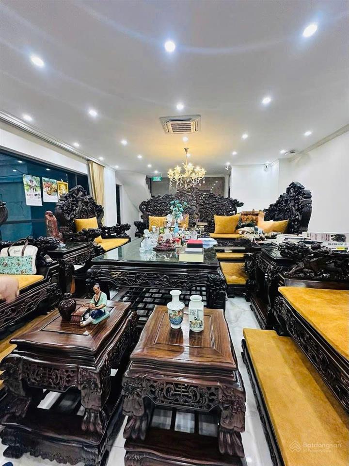 Plô hoàng cầu. ngõ thông, 3 ô tô tránh, vỉa hè 3m, dừng đỗ, mặt tiền 5m, nhà đẹp, thang máy, 67.5m2