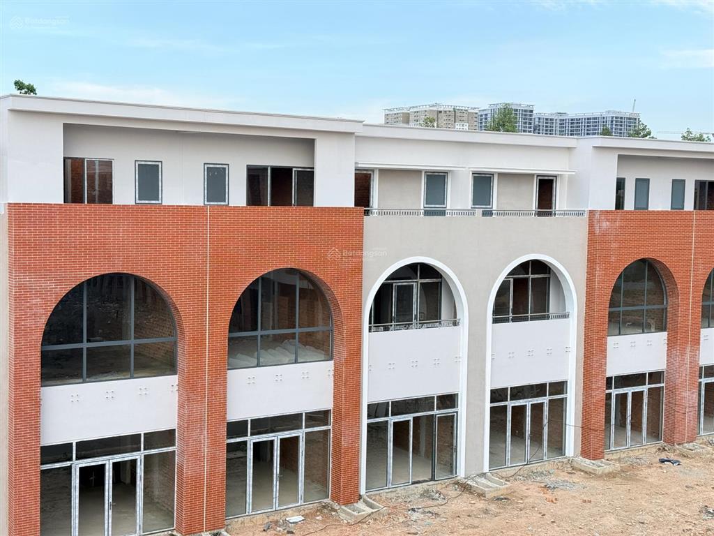 Bán nhà phố kinh doanh green city nhà hoàn thiện 3pn | 4wc | 6.4tỷ full mặt tiền đường lê lợi