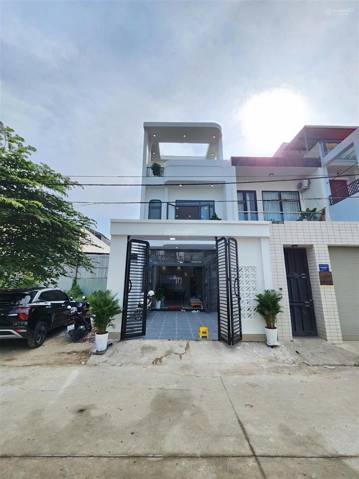 Bán nhà mới 1t2l 5x18.5m, đường số 1 kdc triệu hoàng long (hoàn công, full nội thất)