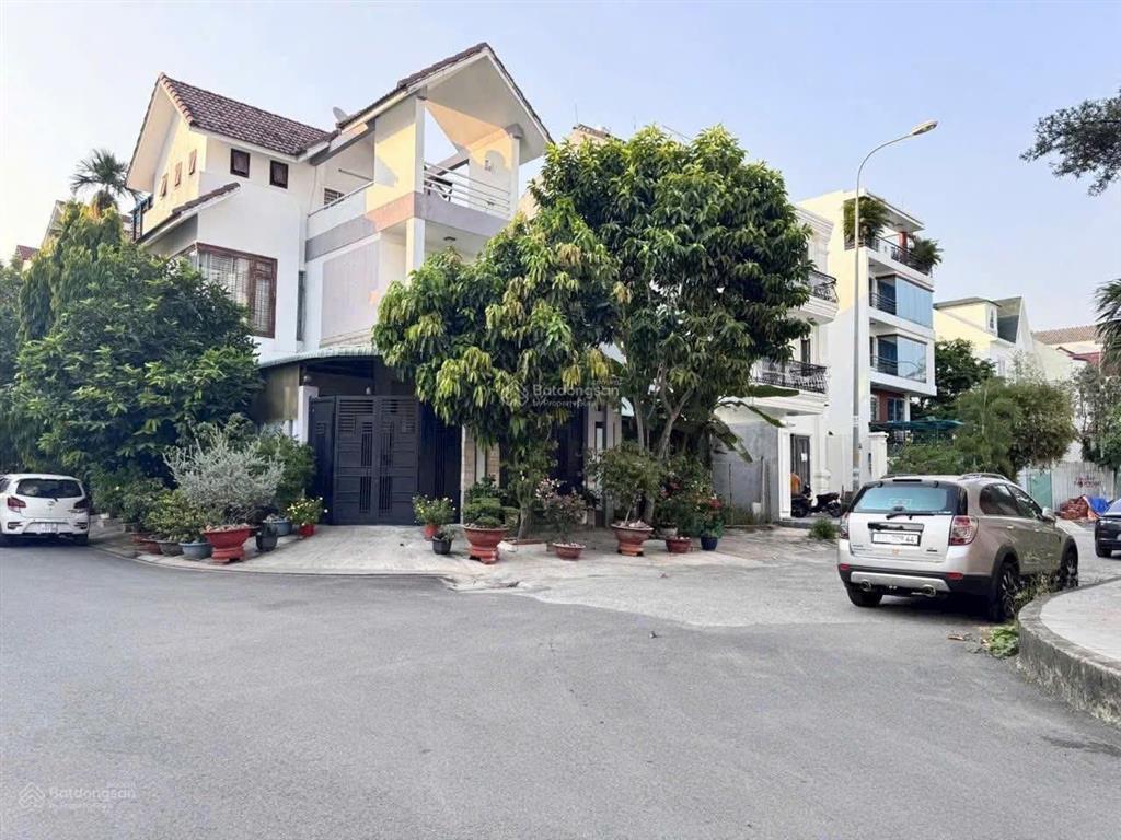 Căn biệt thự 3 tầng mặt tiền đường 12m khu đường số 25 khu bên sông hiệp bình chánh thủ đức