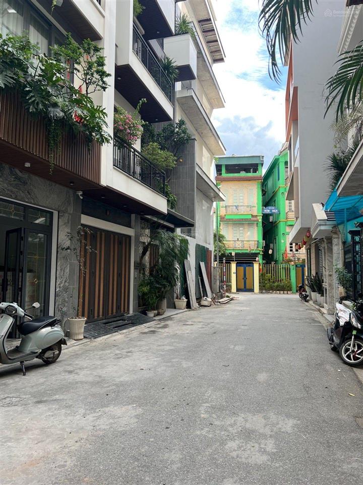 Bồ đề, nhà dân xây tâm vượng khí, trong khu phân lô ô tô tránh thông, sát phố giá tốt