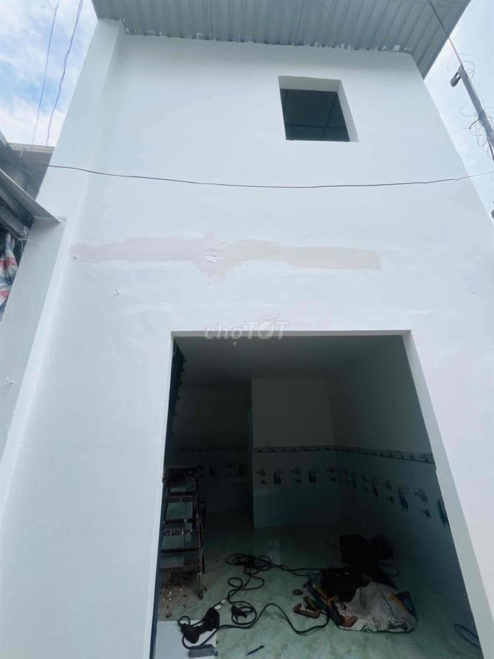 nhà lầu trệt DT đất 17m2 gầb trung tâm y tế khu vực Dĩ An