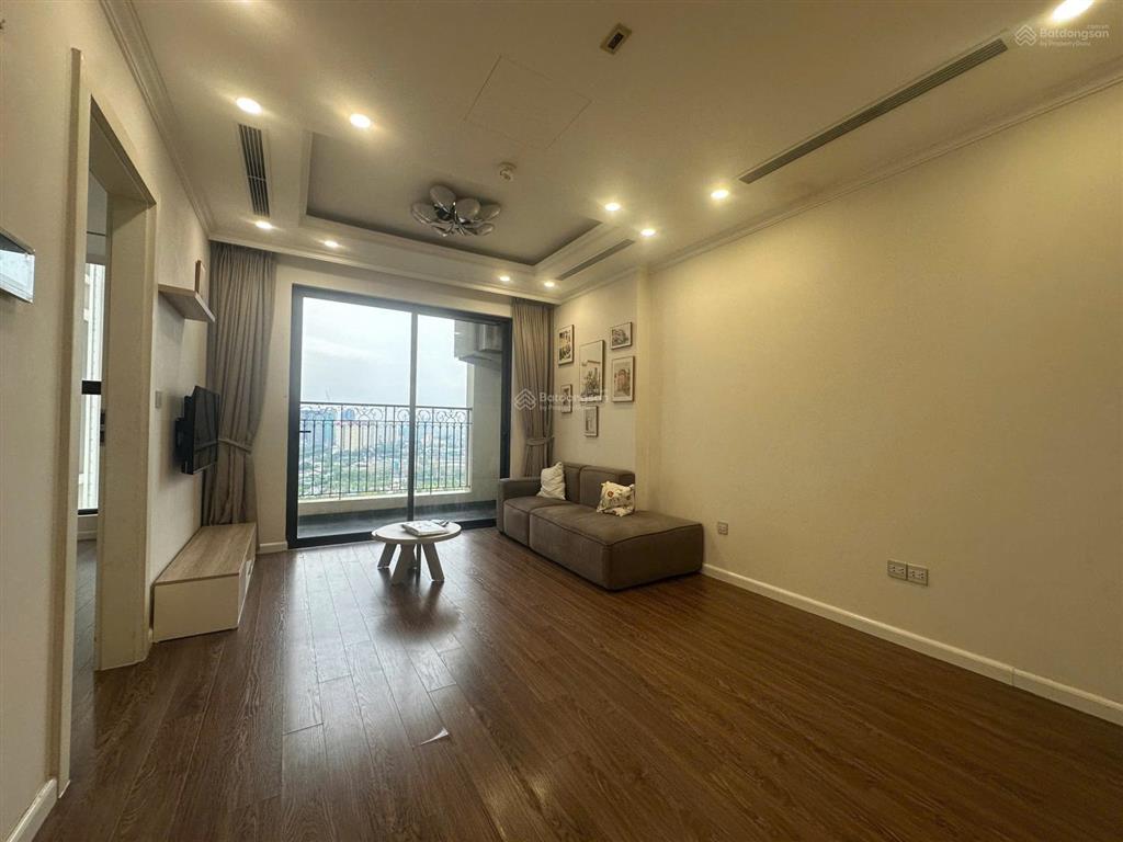 Chính chủ cần tiền bán căn 2 ngủ 60m, giá hời, sổ đỏ chính chủ