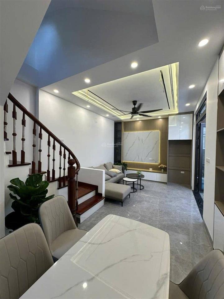 Bán nhà bồ đề, long biên 50m, 5 tầng giá 11.7 tỷ. nhà dân xây, full nội thất đẹp, gần hồ