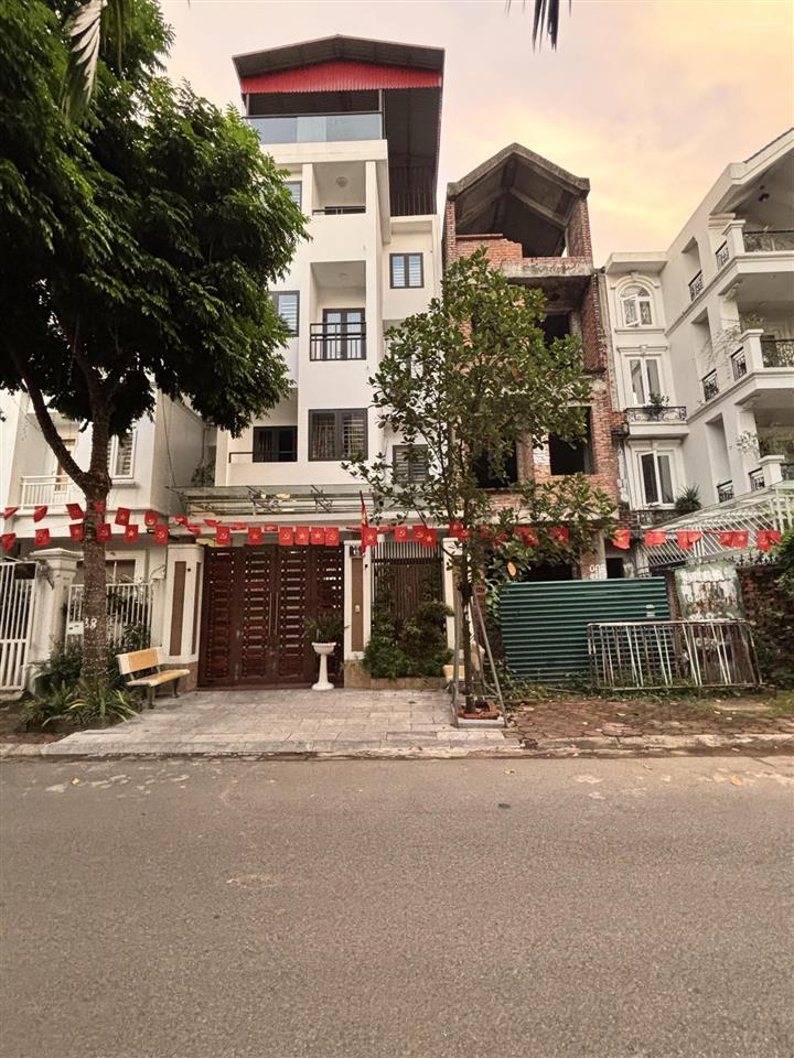 Liền kề thô 4 tầng kđt việt hưng đáng sống 114m2 mặt tiền 5.7m giá chỉ 32.5 tỷ