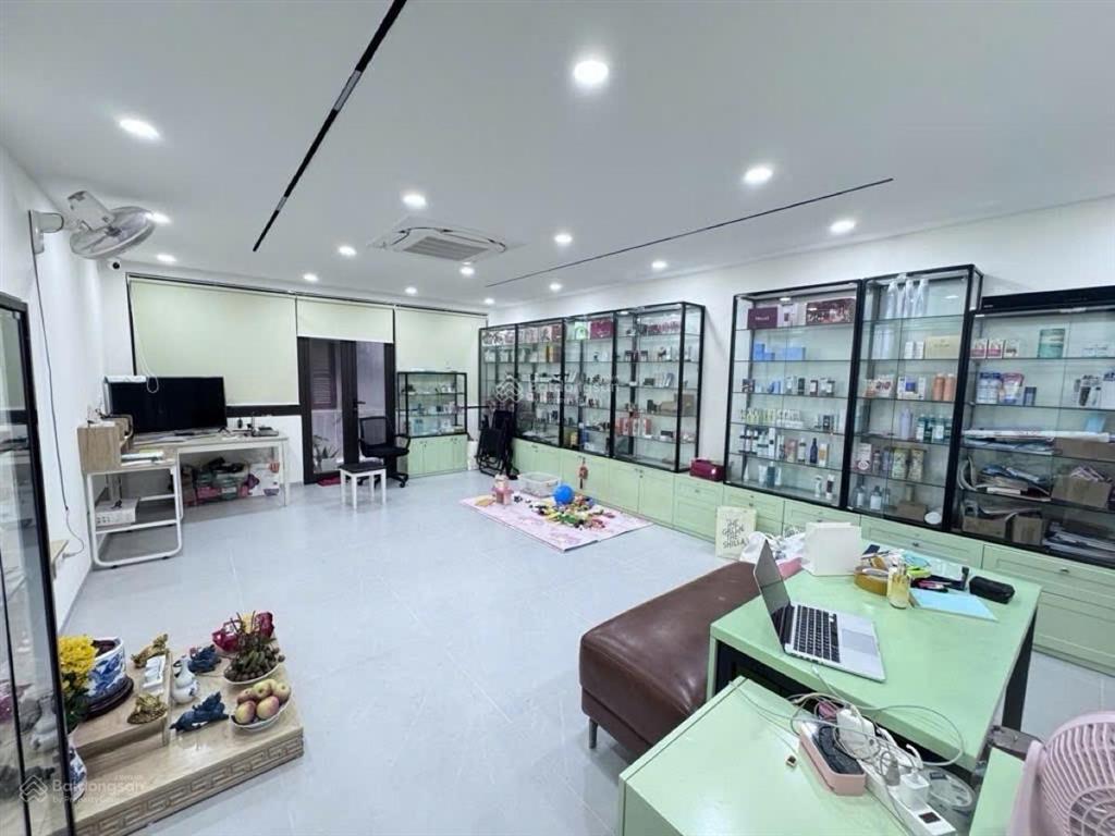 Bán nhà phân lô khu vực hoàng cầu 62m* 7t thang máy, mặt tiền 5,1m, kinh doanh, ô tô. giá 29,5 tỷ!