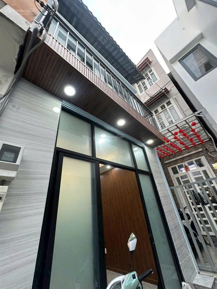 Nhà đẹp 2 tầng sát quốc lộ 13 sổ hồng riêng chỉ 2,2 tỷ thương lượng