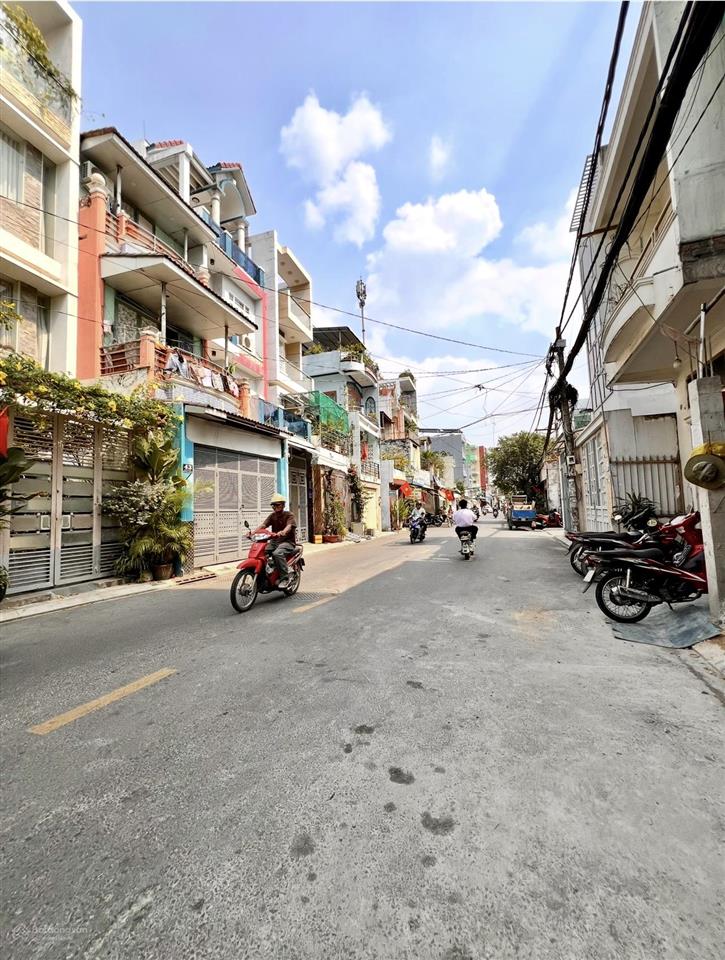 Nhà khu tô hiệu 4 x 16 nhà đẹp ở ngay hẻm xe hơi thông chỉ 6t hơn