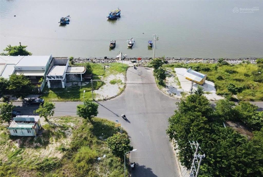 Góc 2 mt trần sâm vs khúc hạo dtich 287m2 ngang gần 15m gả nhanh 68,5 triệu/m2