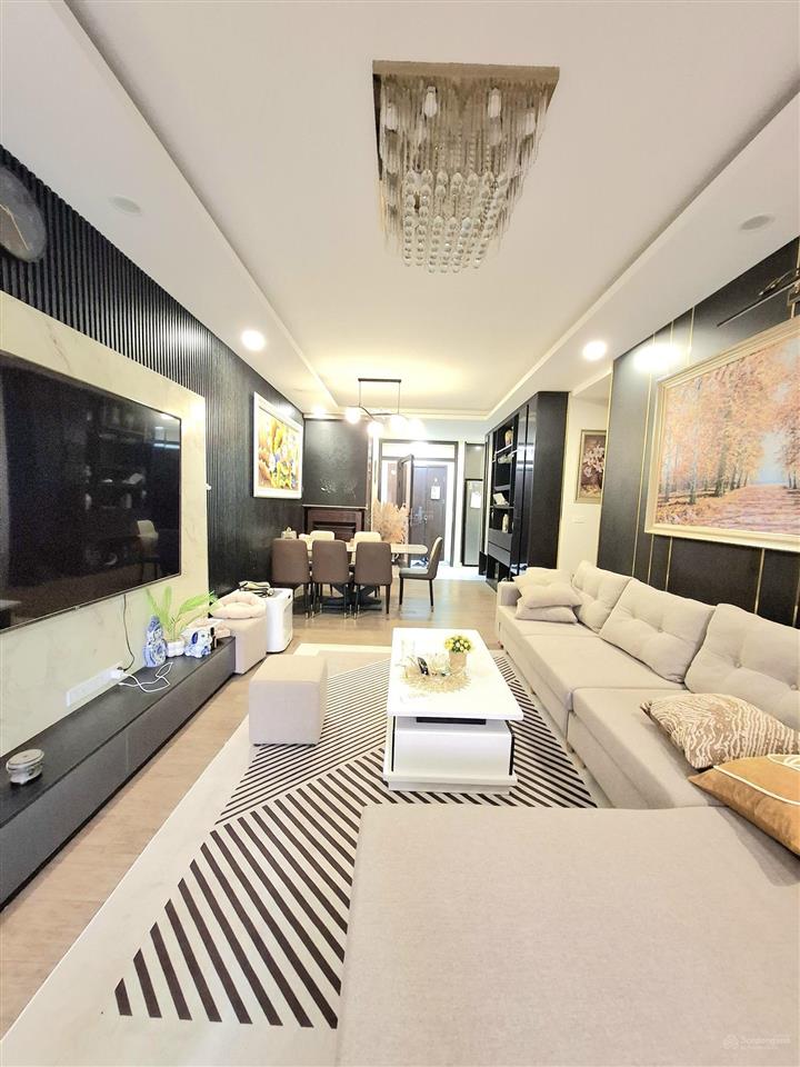Bán căn hộ chung cư tầng 1 sân vườn việt hưng sử dụng lên đến 120m 3pn/2wc 3 ban công chỉ 6,89 tỷ