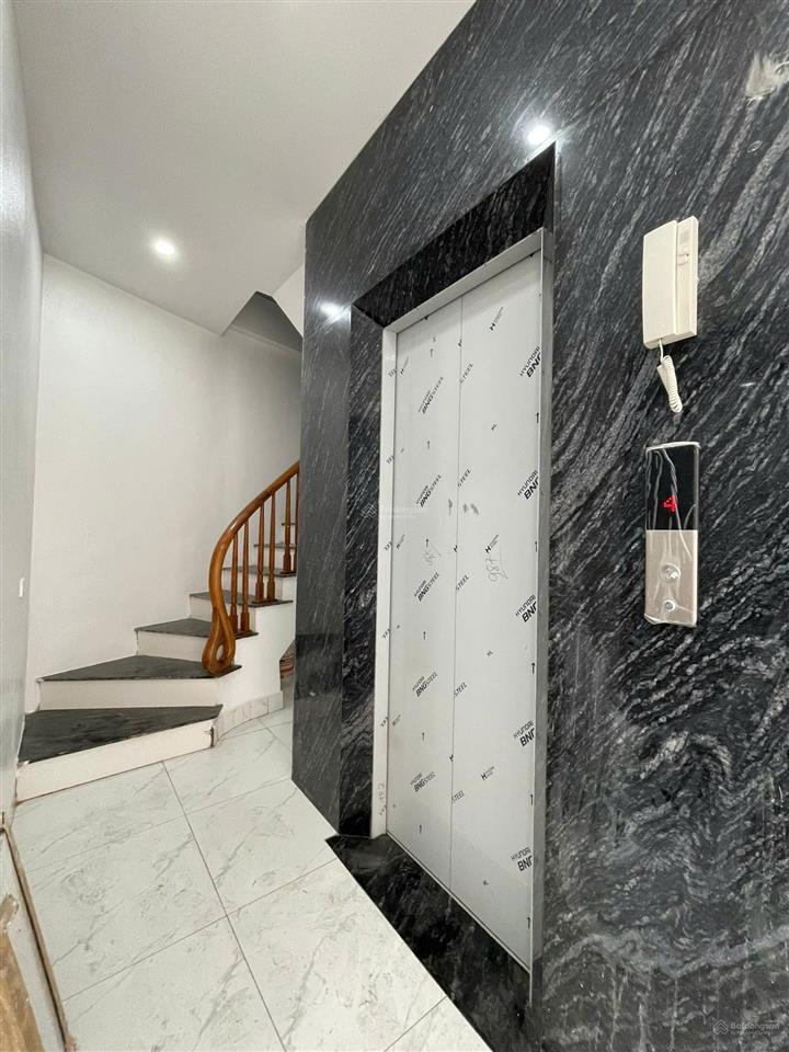 Nhà gần bến xe yên nghĩa xây độc lập có thang máy 40m2x5 tầng, 20m ra mặt đường ô tô