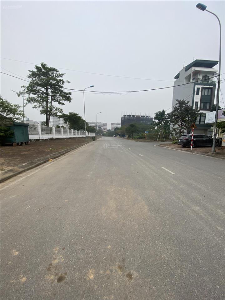 Bán nhà mới 100% siêu đẹp 93m2 mặt tiền 6.2m xây 5 tầng khu tái định cư trâu quỳ gia lâm. giá 15t
