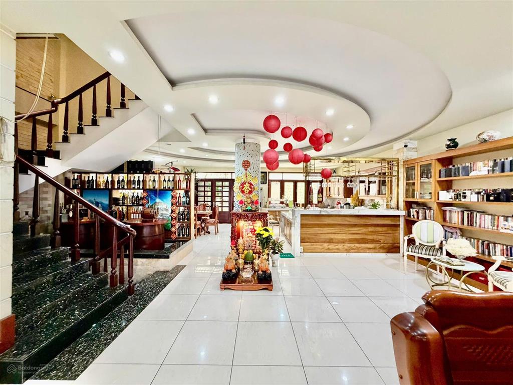 Biệt thự đẹp, có hầm để xe, thiết kế hiện đại kết nối cầu bình tiên tạ quang bửu q8