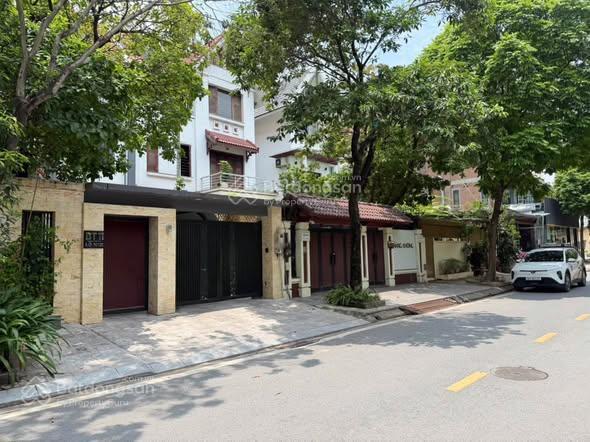 Bán biệt thự trần kim xuyến, 200m2, 4t, mt 13.5m, gần công viên yên hòa