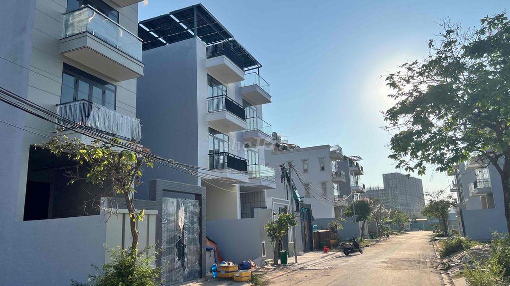 Tôi cần bán nền đất Lotus Đào Trí Q7- Hướng Tây 5x18 - giá 7.1 tỷ