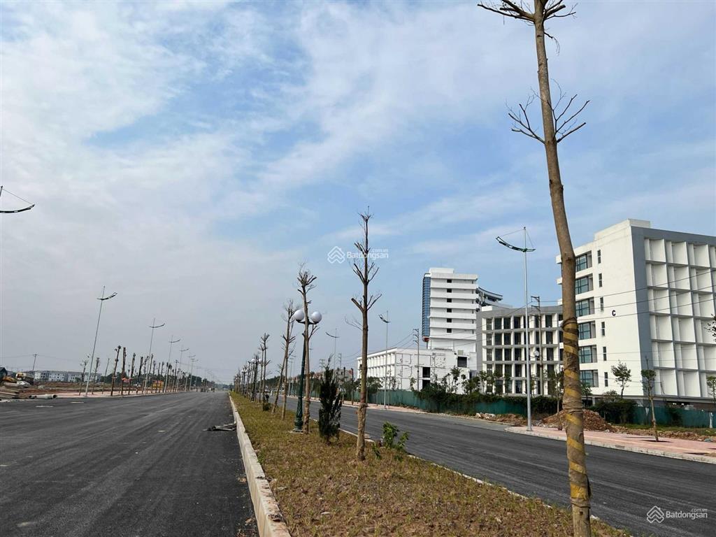 Gia đình cần bán 80m2 đất dịch vụ xã an thượng, vị trí đẹp sổ đỏ hướng đông nam, 135tr/m2