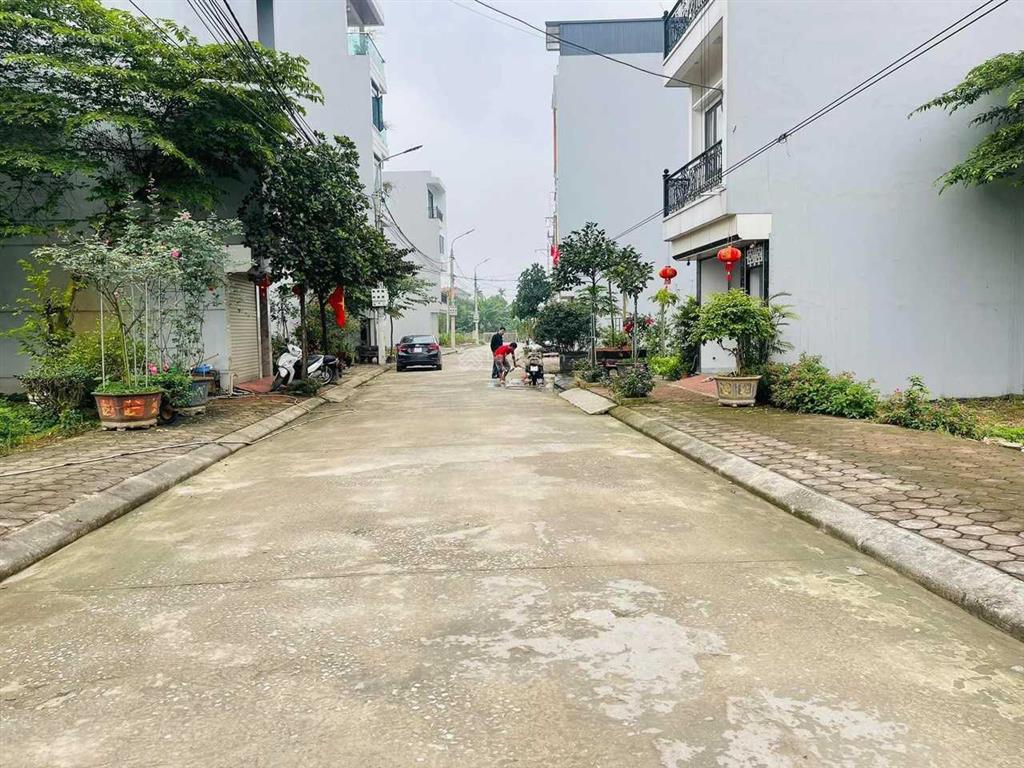 Chính chủ cần bán 70m2 đất dv xã song phương hoài đức hn, giá rẻ 125tr/m2 siêu đầu tư