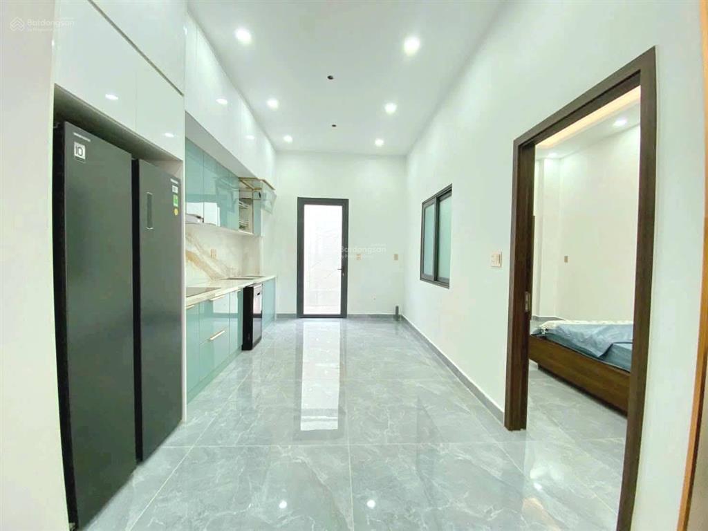 8,99 tỷ. 102m2. ngang 6.3m, 4 tầng. hẻm xe hơi hiệp bình phước, thủ đức. hàng xóm hồng long