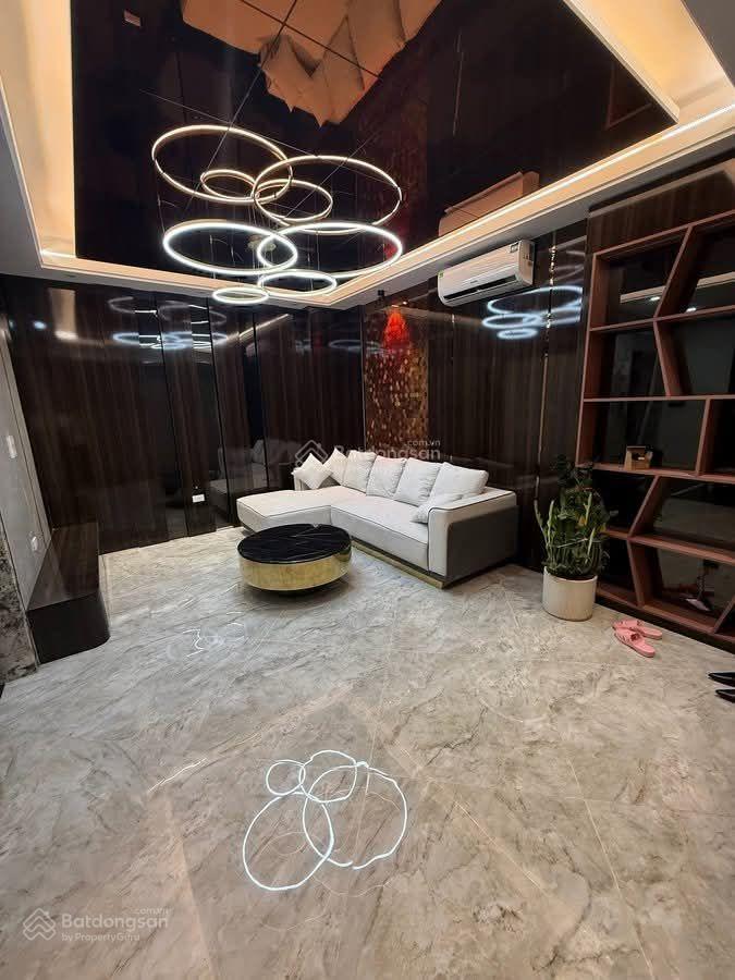 Siêu phẩm nguyễn văn cừ full nội thất 30m 7 tầng, có thang máy, nhà dân xây độc lập kiên