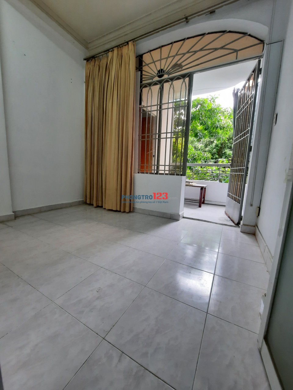 PHÒNG BAN CÔNG SẠCH ĐẸP THOÁNG MÁT GẦN CÔNG VIÊN HOÀNG VĂN THỤ