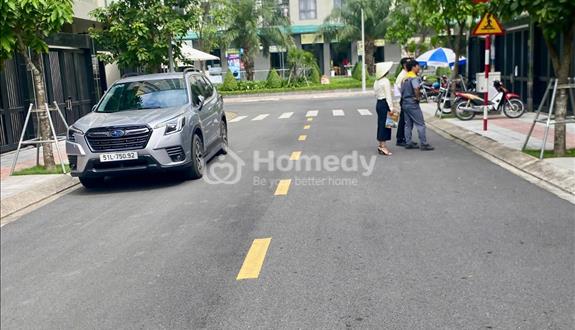 Bán nhà phố 4 tầng 220m2 tổng sàn tại bcons uni valley trung tâm đông hòa, dĩ an giá CĐT 8.2 Tỷ