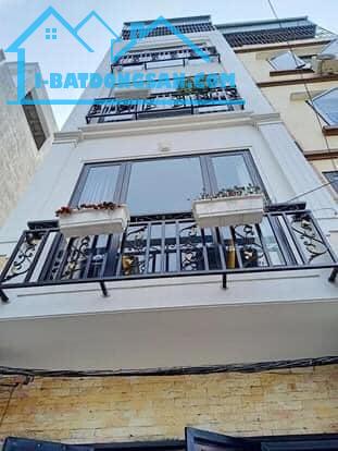 Bán nhà phố Tôn Thất Tùng Đối diện trường ĐH Y Hà Nội 5 tầng 4 phòng ngủ giá 3,6 tỷ