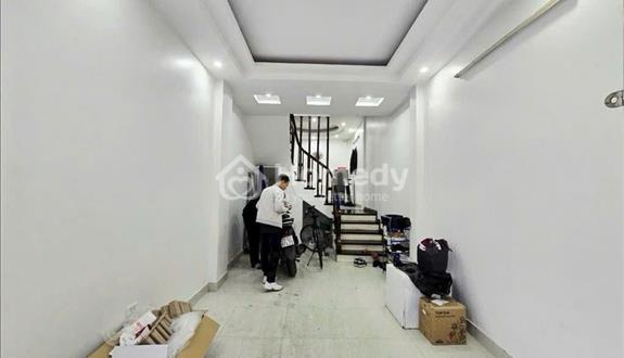 Hiếm Hiếm Nhà Mặt Ngõ Ở Ngay Vài Bước Chân Ra Phố Lạc Long Quân Tây Hồ dt 33m 5tầng mt 3.4m giá chà