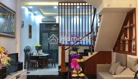 Bán nhà Ông Ích Khiêm Q11, nhà hẻm xe hơi 8m có 4pn 3wc, nhà còn mới đến 80%, sổ hồng riêng
