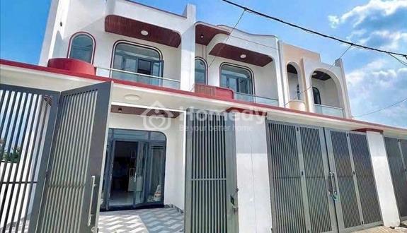 Nhà phố, 1 lầu 1 trệt ,nằm ngay khu đông dân cư ,cách chợ trường học chỉ vài km