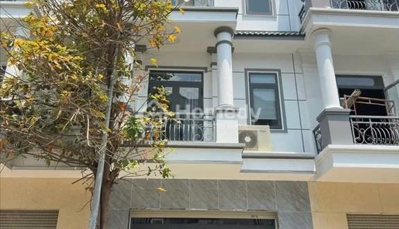 Bán nhà 2 lầu , mặt tiền DT747 chợ Quang Vinh 3 Tân Hiệp Tân Uyên Bình Dương