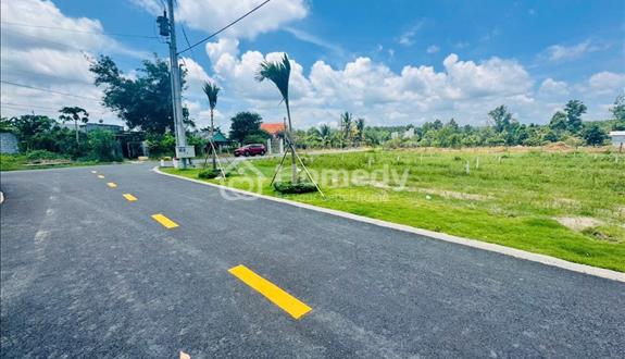 Cần bán gấp 675M2 đất Thổ Cư mặt tiền Đường Nhựa ngay KCN dân ở đông sát chợ, tr.học. Gía 545TR/Sổ
