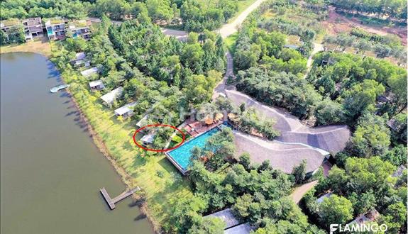 Bán căn Bungalow hiếm có mặt hồ Bách Thanh, đầu hồi, nội thất đẹp, khép kín, bể bơi 200m2 cạnh nhà