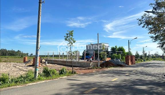 Cần tiền bán gấp 220m2 đất T.CƯ, MT đường nhựa thông ra KCN sát tr.học, chợ. Gía 545tr (tổng sổ)