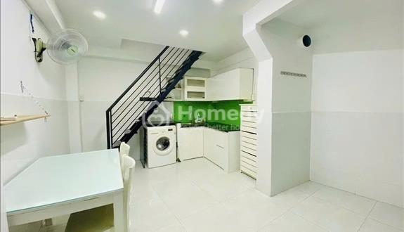 Chỉ hơn 4 TỶ - Nhà ngay ngã tư Huỳnh Văn Bánh & Nguyễn Văn Trỗi