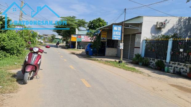 bán đất SKC 50x80m mặt tiền nhựa xã Đức Lập Hạ, Đức Hòa, Long An giá 22 tỷ. 0974480757