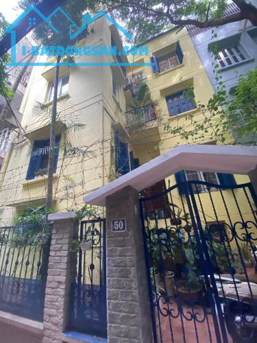 Biệt thự sân vườn Vạn Bảo, Ba Đình, DT 110mX4T, MT 5m, ô tô vào nhà, giá 25 tỷ