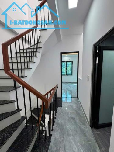 Chỉ 2.3 tỷ có nhà Sơn Đồng xây mới 40M2* 4 Tầng, 4 phòng ngủ, ngõ hơn 3m