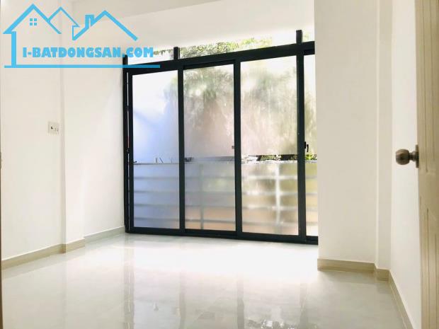 Bán gấp về quê, Phan Xích Long, Phú Nhuận, 61m2, nhỉnh 5 tỷ, còn TL.